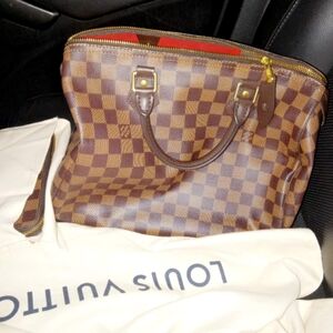 Woman's bag and wallet